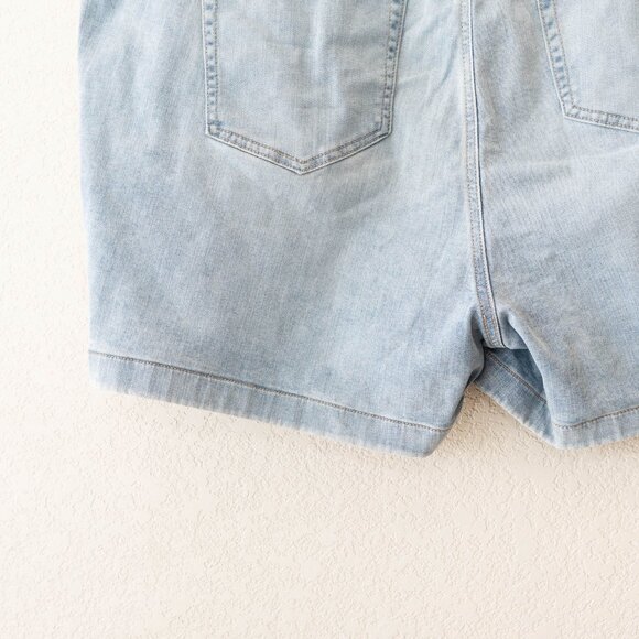 Torrid NWT 3X Light Wash Denim Shorts 5” Inseam Plus Size Weekend Soft Mid Rise - Picture 10 of 13